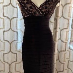 Women’s size 6 Adrianna Papell lace-detail cocktail dress